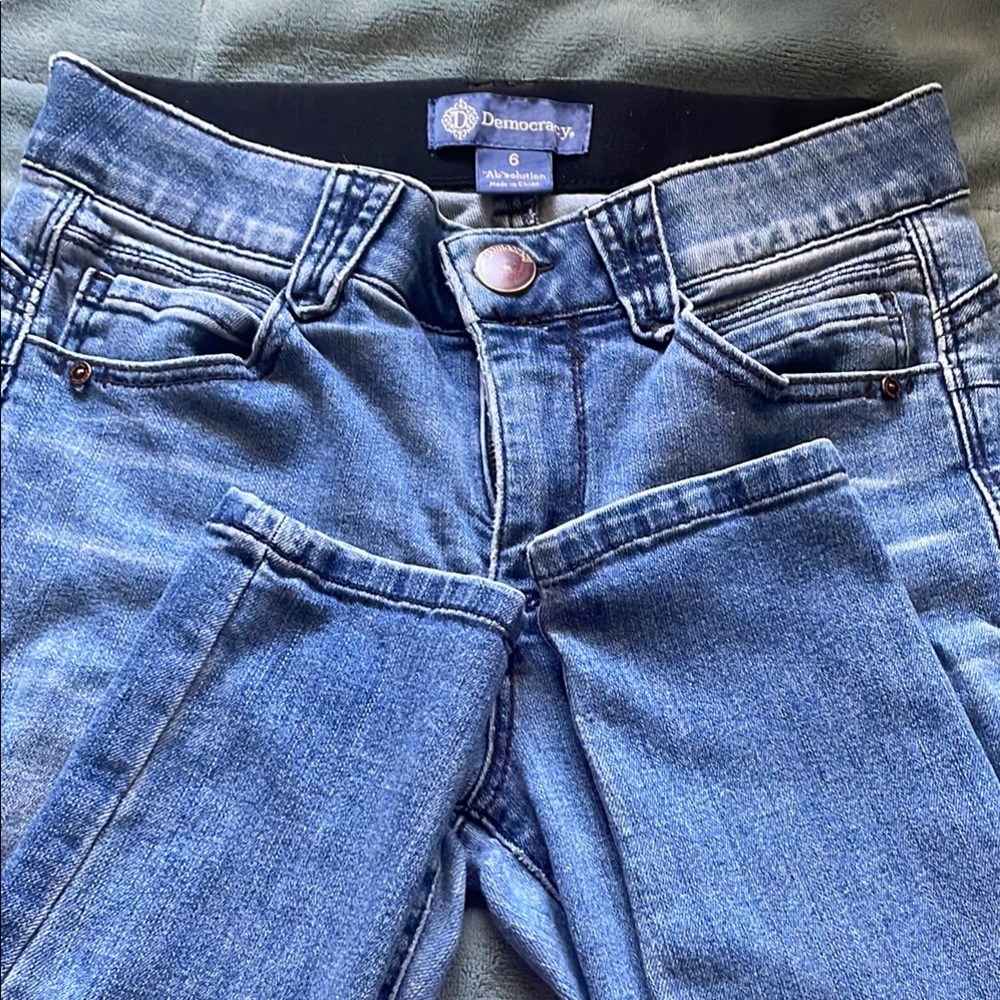Democracy Blue Ankle Cropped Jeans Classic Style